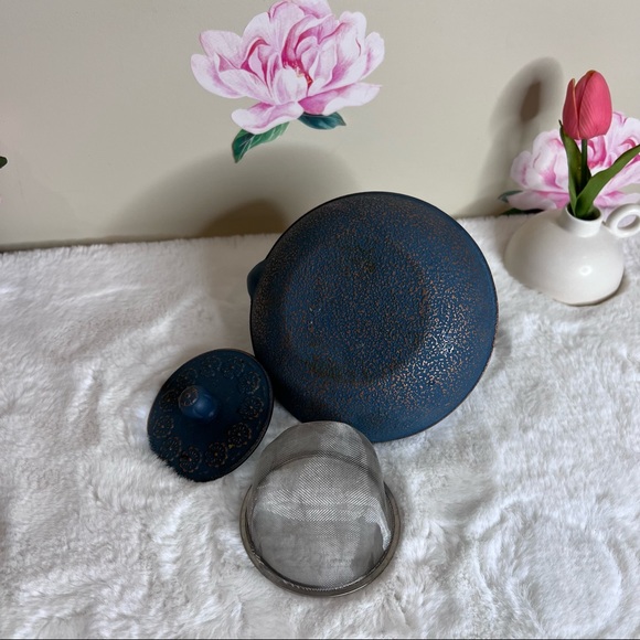 Japanese Cast Iron Floral Teapot with Copper Accents 💕 - Picture 6 of 10